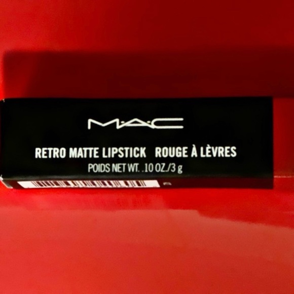 MAC Retro Matte Lipstick in RUBY WOO 707 NIB - Picture 7 of 7